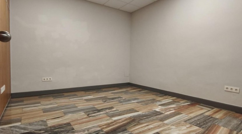 Se Alquila Local Comercial En Barakaldo Zona Centro De 85 m2