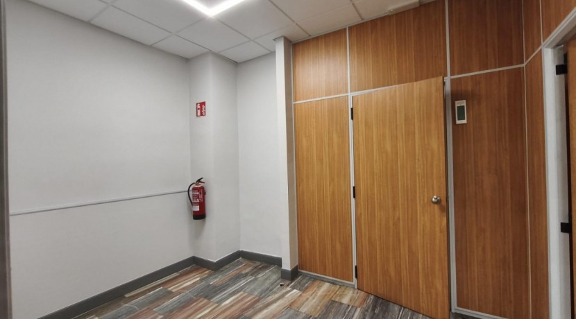 Se Alquila Local Comercial En Barakaldo Zona Centro De 85 m2