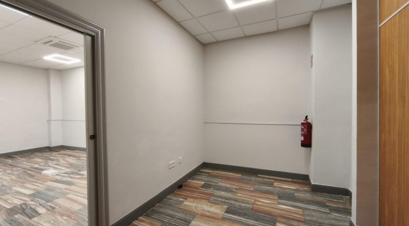 Se Alquila Local Comercial En Barakaldo Zona Centro De 85 m2