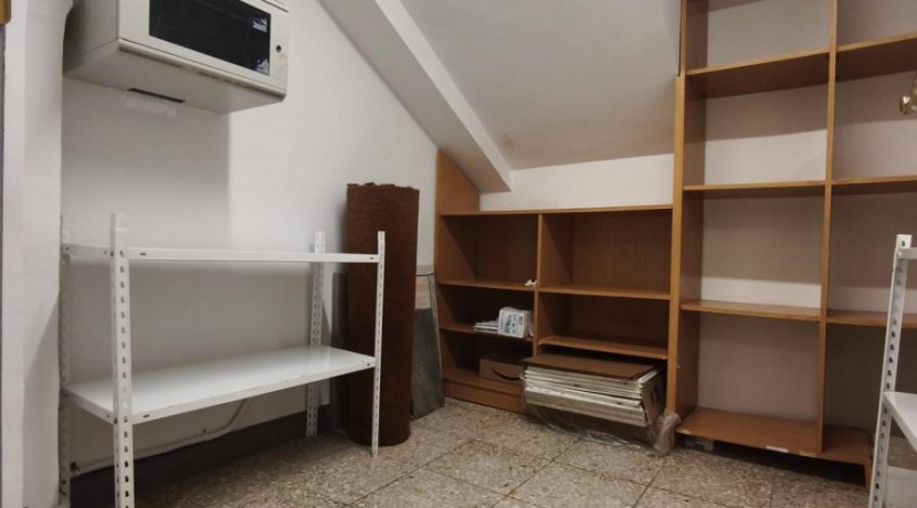 Se Alquila Local Comercial En Barakaldo Zona Centro De 85 m2