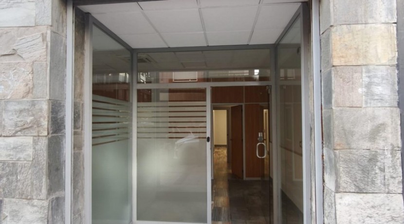 Se Alquila Local Comercial En Barakaldo Zona Centro De 85 m2