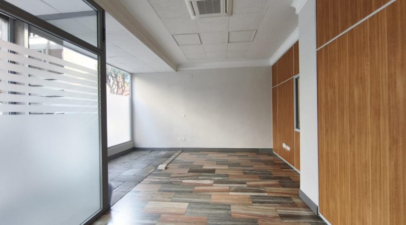 Se Alquila Local Comercial En Barakaldo Zona Centro De 85 m2