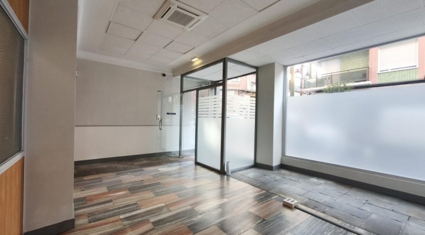 Se Alquila Local Comercial En Barakaldo Zona Centro De 85 m2