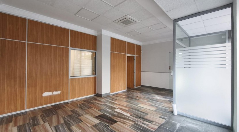 Se Alquila Local Comercial En Barakaldo Zona Centro De 85 m2
