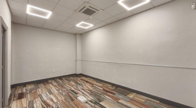 Se Alquila Local Comercial En Barakaldo Zona Centro De 85 m2