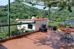 Se Vende Casa Adosada De dos Habitaciones En Zierbena con 1840 m2 de terreno.
