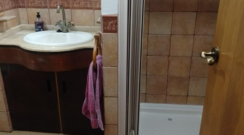 Se Vende Casa Adosada De dos Habitaciones En Zierbena con 1840 m2 de terreno.