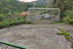 Se Vende Casa Adosada De dos Habitaciones En Zierbena con 1840 m2 de terreno.