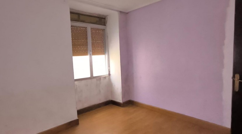 Se Vende Piso De 2 Habitaciones, Alcoba y Balcón En Ugao- Miraballes