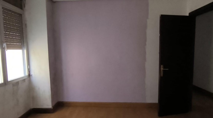 Se Vende Piso De 2 Habitaciones, Alcoba y Balcón En Ugao- Miraballes