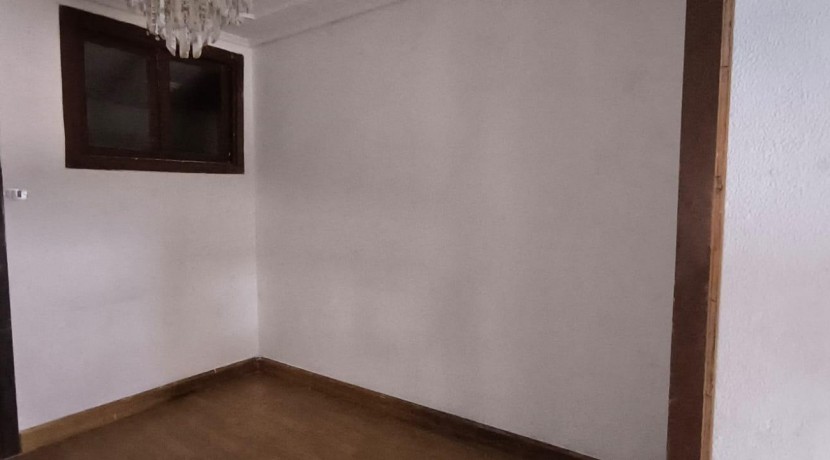 Se Vende Piso De 2 Habitaciones, Alcoba y Balcón En Ugao- Miraballes