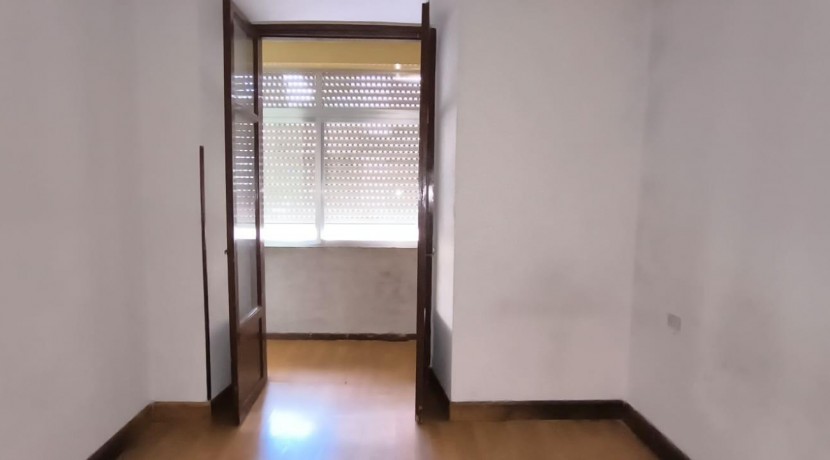 Se Vende Piso De 2 Habitaciones, Alcoba y Balcón En Ugao- Miraballes