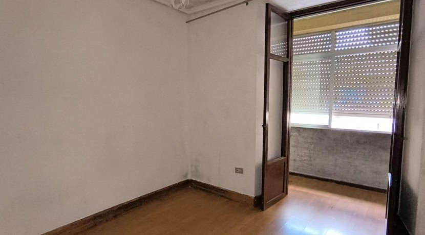 Se Vende Piso De 2 Habitaciones, Alcoba y Balcón En Ugao- Miraballes