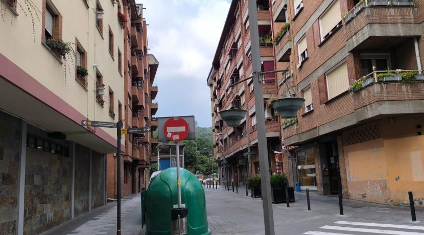 Se Vende Piso De 2 Habitaciones, Alcoba y Balcón En Ugao- Miraballes