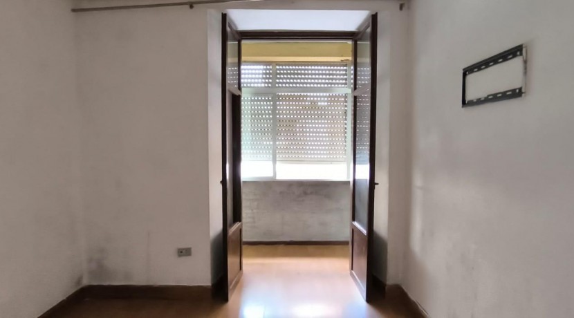 Se Vende Piso De 2 Habitaciones, Alcoba y Balcón En Ugao- Miraballes