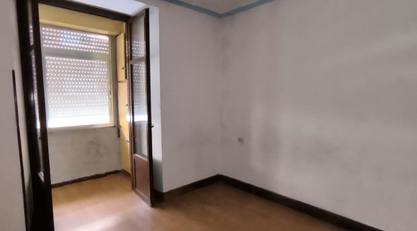 Se Vende Piso De 2 Habitaciones, Alcoba y Balcón En Ugao- Miraballes