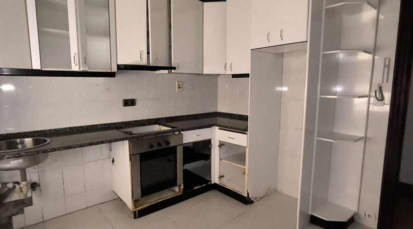 Se Vende Piso De 2 Habitaciones, Alcoba y Balcón En Ugao- Miraballes