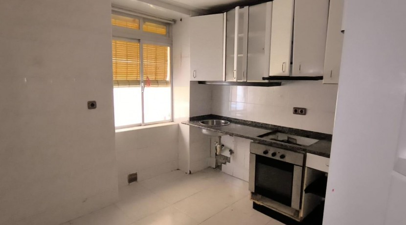 Se Vende Piso De 2 Habitaciones, Alcoba y Balcón En Ugao- Miraballes