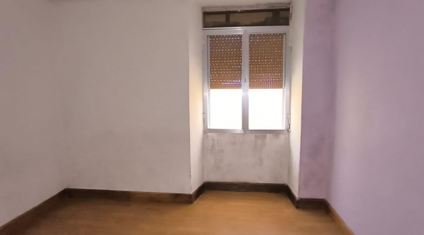 Se Vende Piso De 2 Habitaciones, Alcoba y Balcón En Ugao- Miraballes