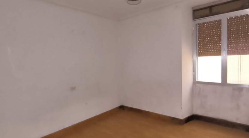 Se Vende Piso De 2 Habitaciones, Alcoba y Balcón En Ugao- Miraballes