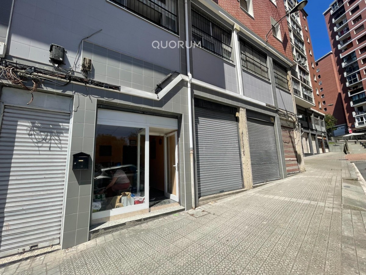 Venta de local comercial 40 m2 a pie de calle y entreplanta, en Zona Iturriaga-Santutxu.