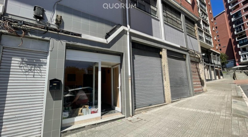 Venta de local comercial 40 m2 a pie de calle y entreplanta, en Zona Iturriaga-Santutxu.