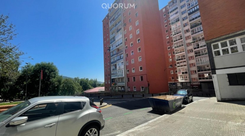 Venta de local comercial 40 m2 a pie de calle y entreplanta, en Zona Iturriaga-Santutxu.