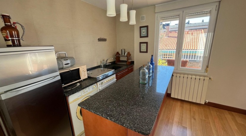 Vivienda Con Espectacular Terraza En Romo
