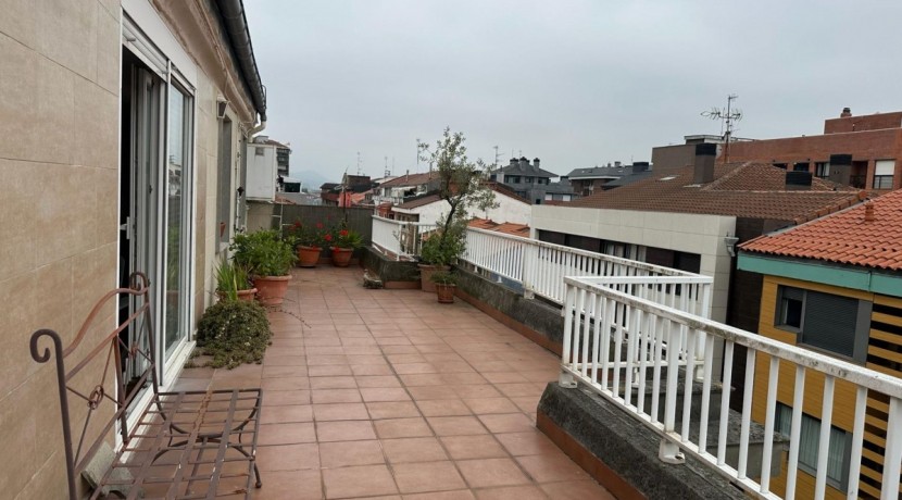 Vivienda Con Espectacular Terraza En Romo