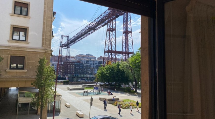 Alquiler De Despacho Con Inmejorables Vistas Al Puente Colgante