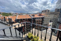Atico con terraza en Abando