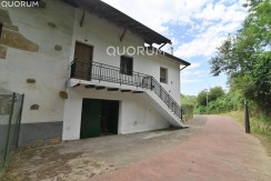 Casa Adosada De 3 Habitaciones, Terraza Y Terreno En Bengoetxe