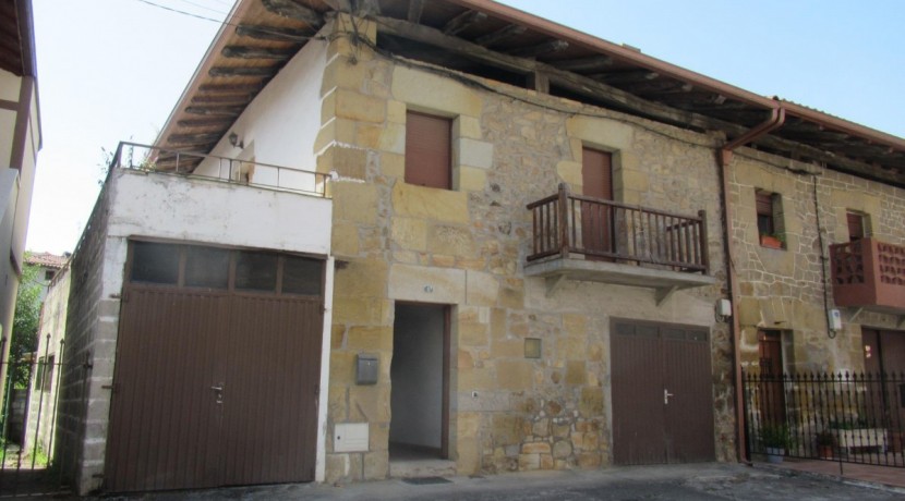 Casa Adosada En Larrabetzu