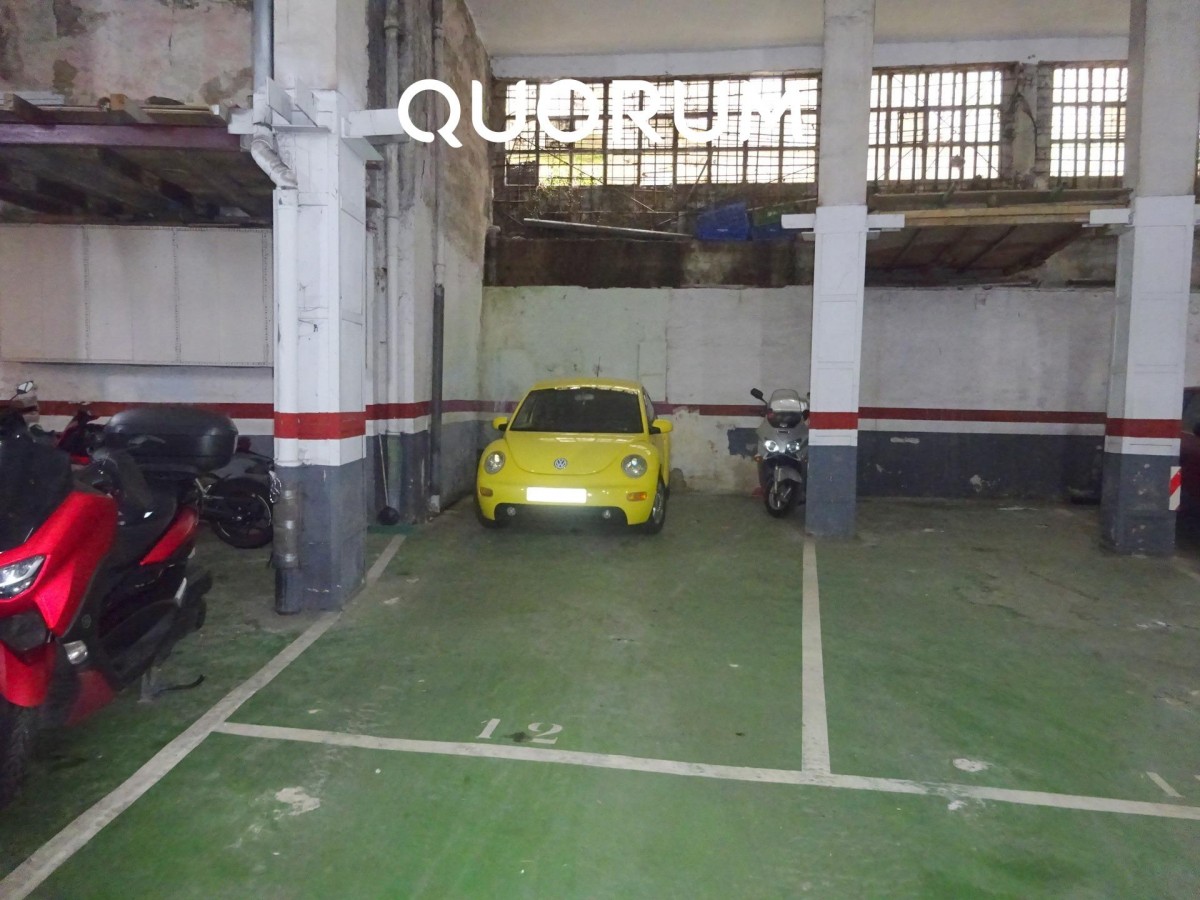 Garaje Para Coche Grande O Furgoneta En Santutxu