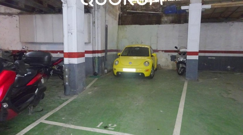 Garaje Para Coche Grande O Furgoneta En Santutxu