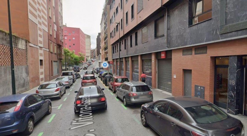 Gran local comercial en dos plantas en Miribilla