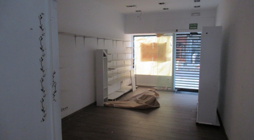 Local En Pleno Centro Con Escaparate