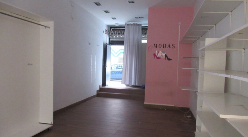 Local En Pleno Centro Con Escaparate