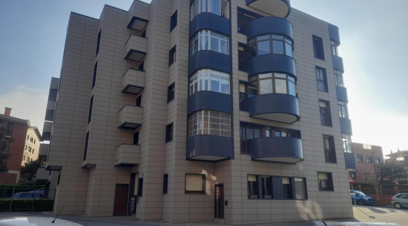 Lonja Con Posibilidad De Conversión a Vivienda En Calle Jata
