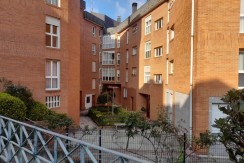 Lonja Con Posibilidad De Conversión a Vivienda En Calle Jata
