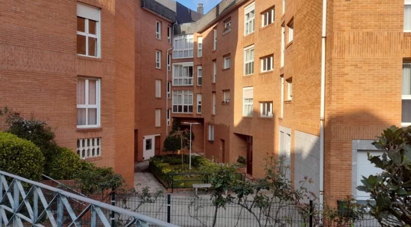 Lonja Con Posibilidad De Conversión a Vivienda En Calle Jata