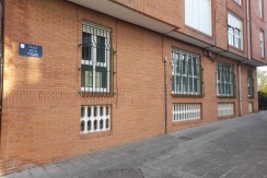 Lonja Con Posibilidad De Conversión a Vivienda En Calle Jata