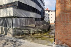 Lonja Con Posibilidad De Conversión a Vivienda En Calle Jata