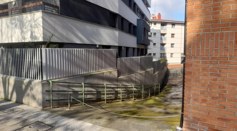 Lonja Con Posibilidad De Conversión a Vivienda En Calle Jata