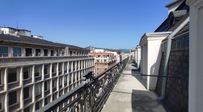 Oficina En Perfecto Estado En Edificio Carlton