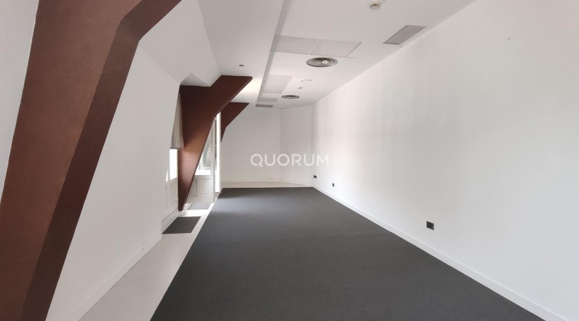 Oficina En Perfecto Estado En Edificio Carlton