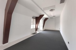Oficina En Perfecto Estado En Edificio Carlton