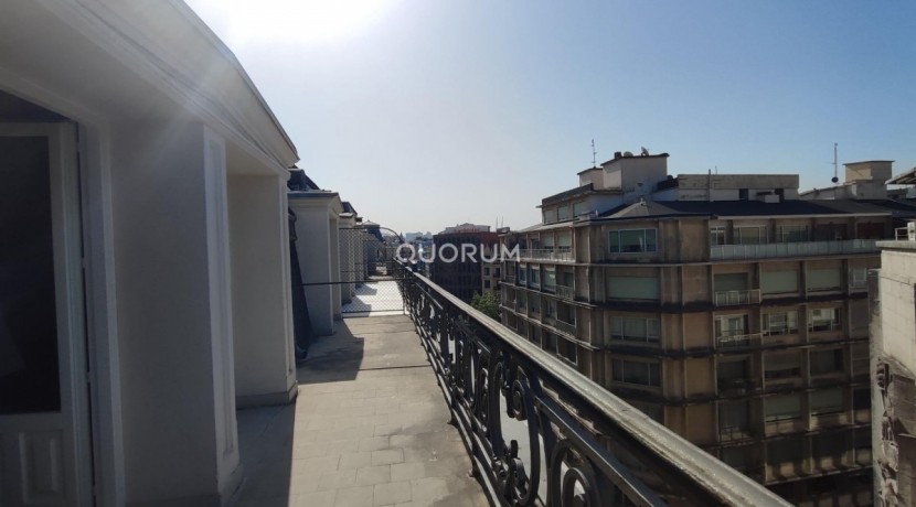 Oficina En Perfecto Estado En Edificio Carlton
