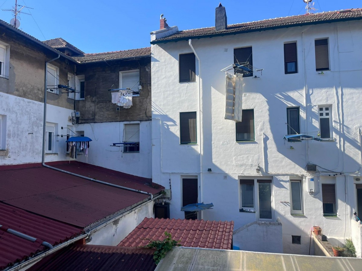 Oportunidad Para Vivir En Zona Tranquila De Barakaldo