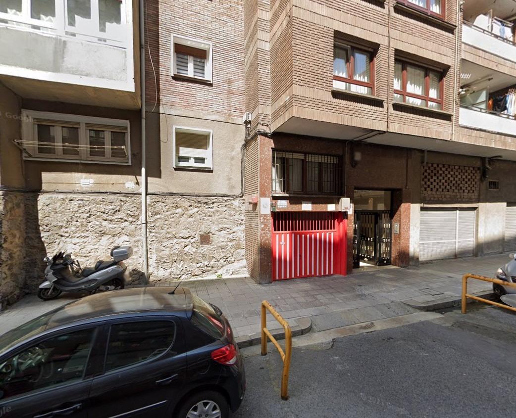 Parcela de Garaje Amplia En Zona Ariz